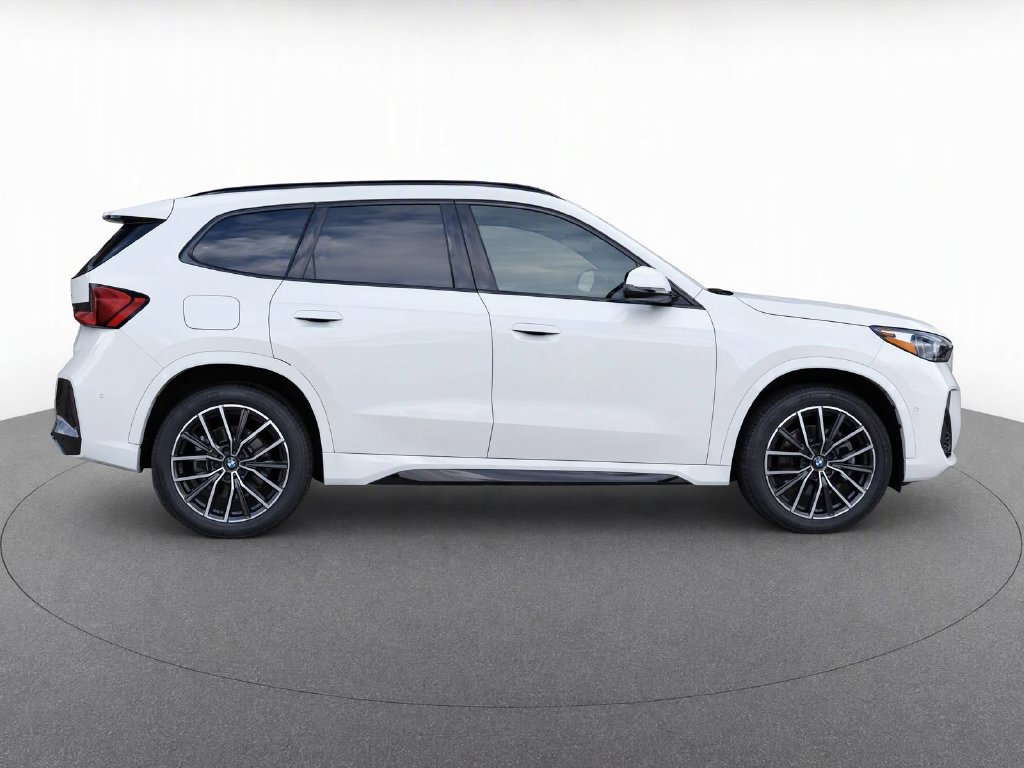 Used 2023 BMW X1 xDrive28i w/ M Sport Package AWD/4WD image 7