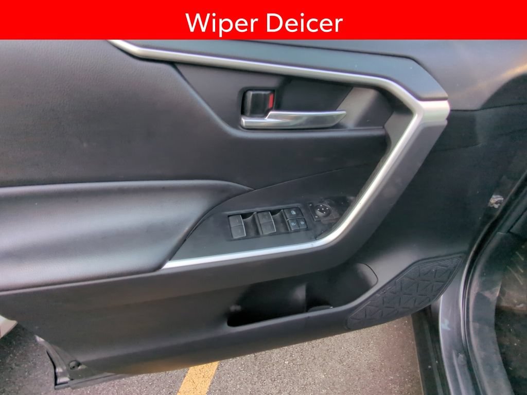 Used 2022 Toyota RAV4 XLE w/ XLE Grade Weather Package AWD/4WD image 8