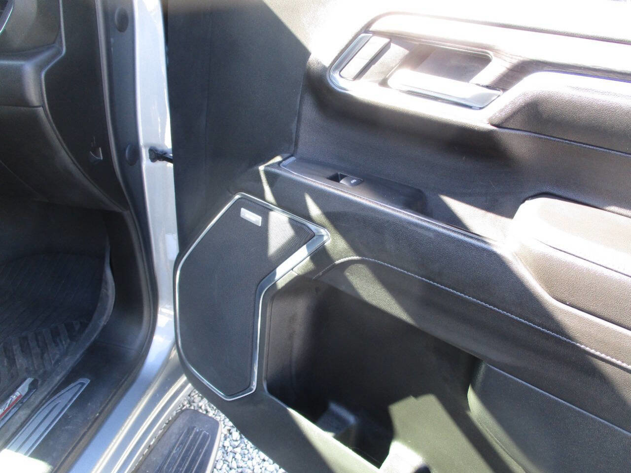 Used 2023 Chevrolet Silverado 1500 LTZ image 13