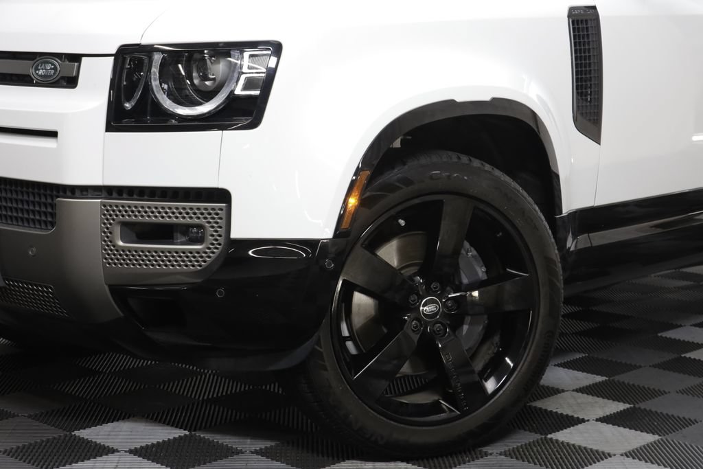 Certified 2025 Land Rover Defender 130 X-Dynamic SE AWD/4WD image 3