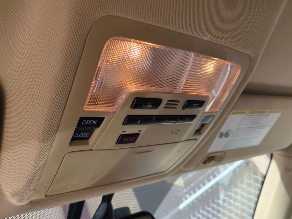 Used 2015 Toyota Highlander Limited w/ Driver Technology Package image 25