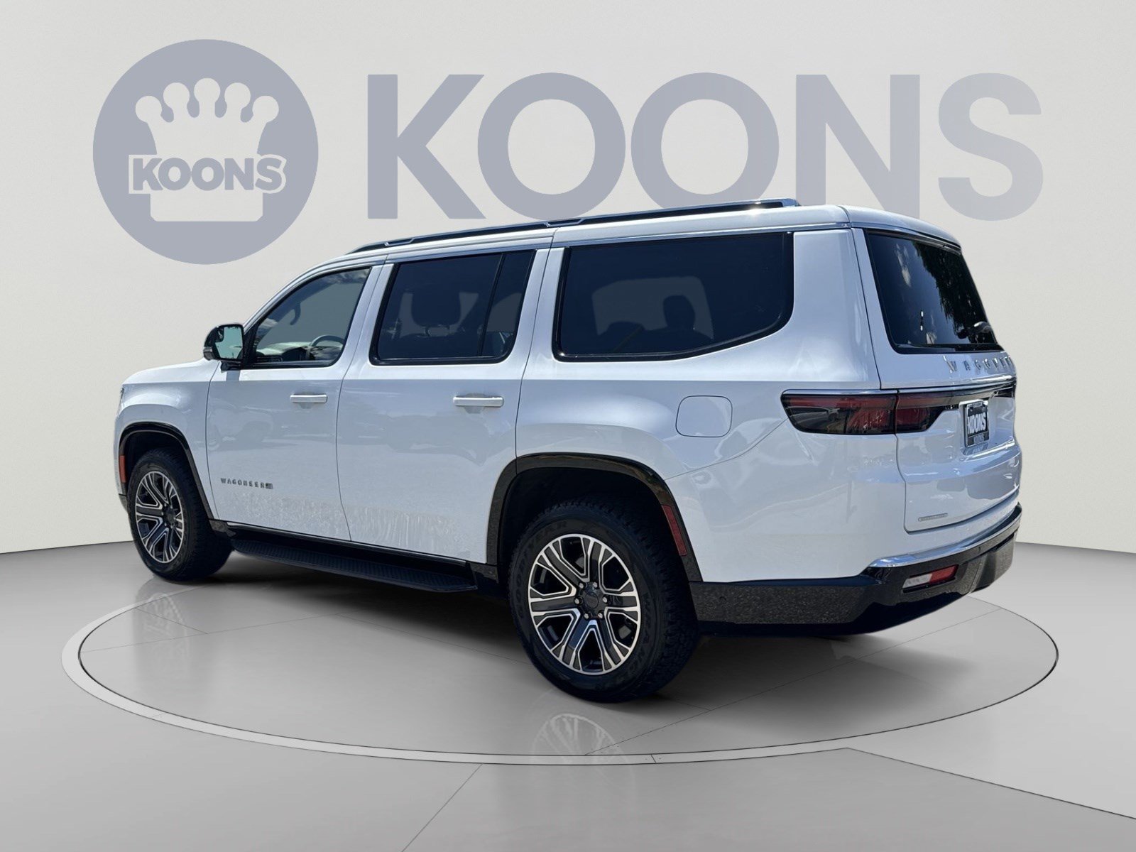 Used 2023 Jeep Wagoneer 4WD w/ Premium Group I image 4