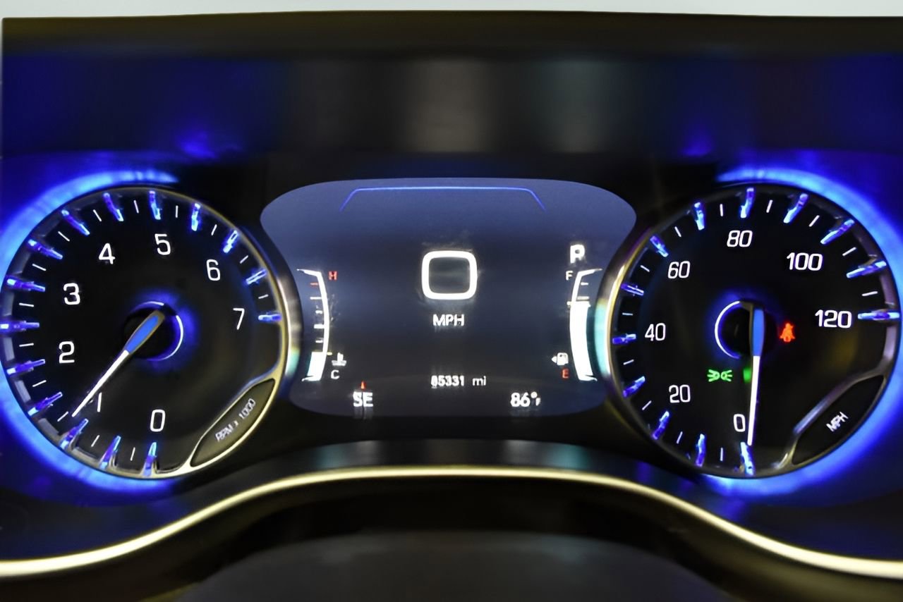 Used 2023 Chrysler Pacifica Touring-L image 17