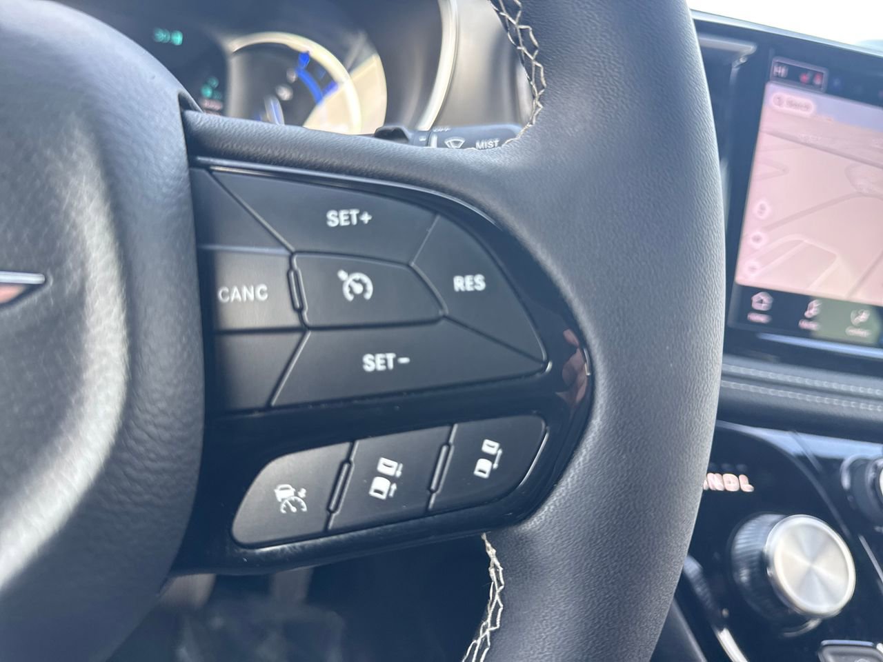 Used 2024 Chrysler Pacifica Premium image 23