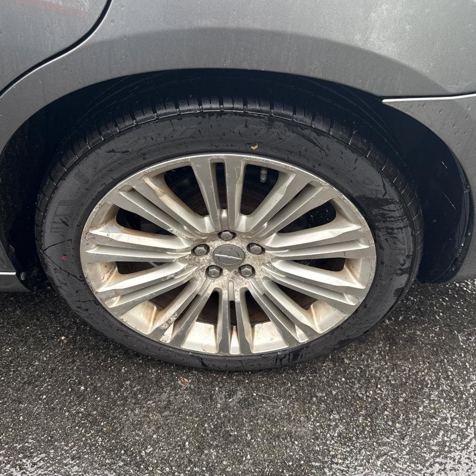 Used 2011 Chrysler 300 C RWD image 19