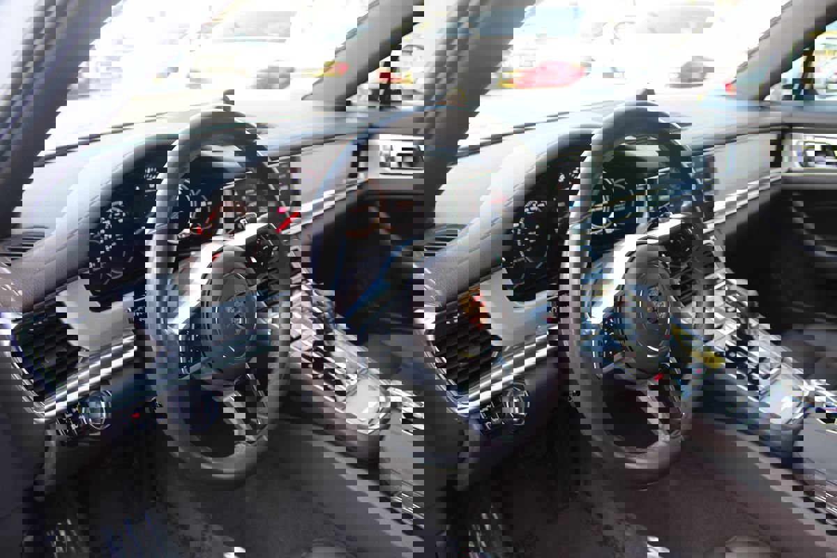 Used 2018 Porsche Panamera 4 image 16