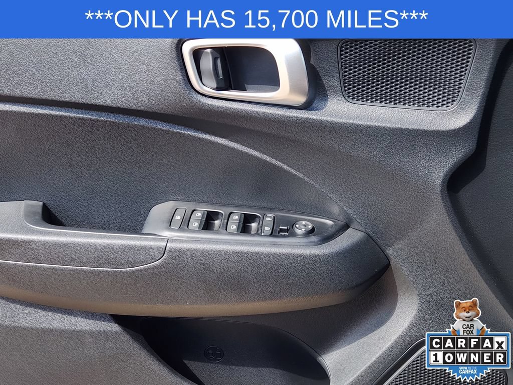 Used 2024 Hyundai Venue SEL FWD image 24