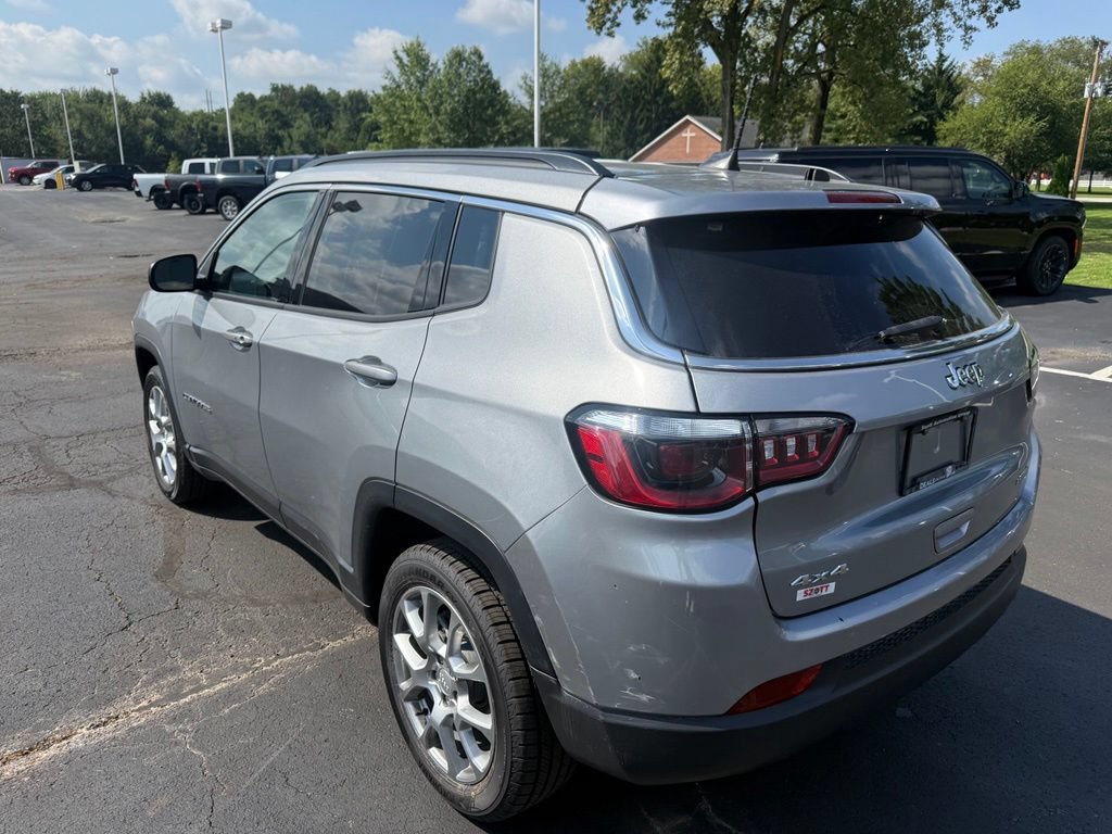Used 2024 Jeep Compass Latitude AWD/4WD image 6