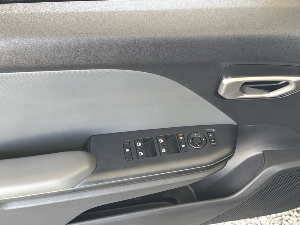 Used 2025 Kia K4 FWD image 3