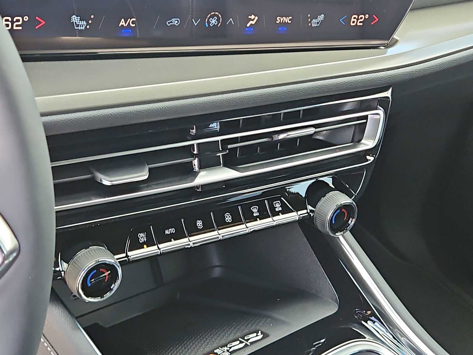 New 2026 Chevrolet Traverse LT w/ Sun and Wheel Package image 24