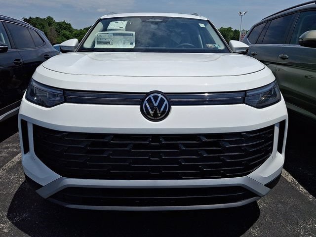 Certified 2026 Volkswagen Tiguan SE AWD/4WD image 2