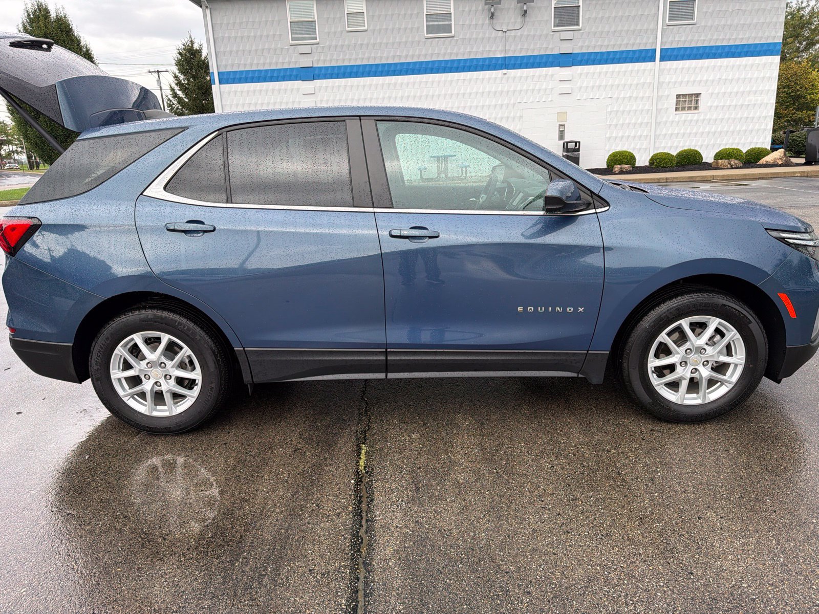 Used 2024 Chevrolet Equinox LT w/ LPO, Floor Liner Package FWD image 6