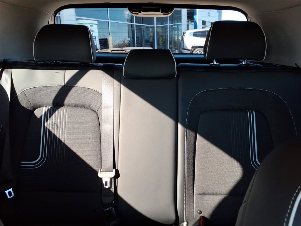 Used 2025 Hyundai Venue Limited image 11