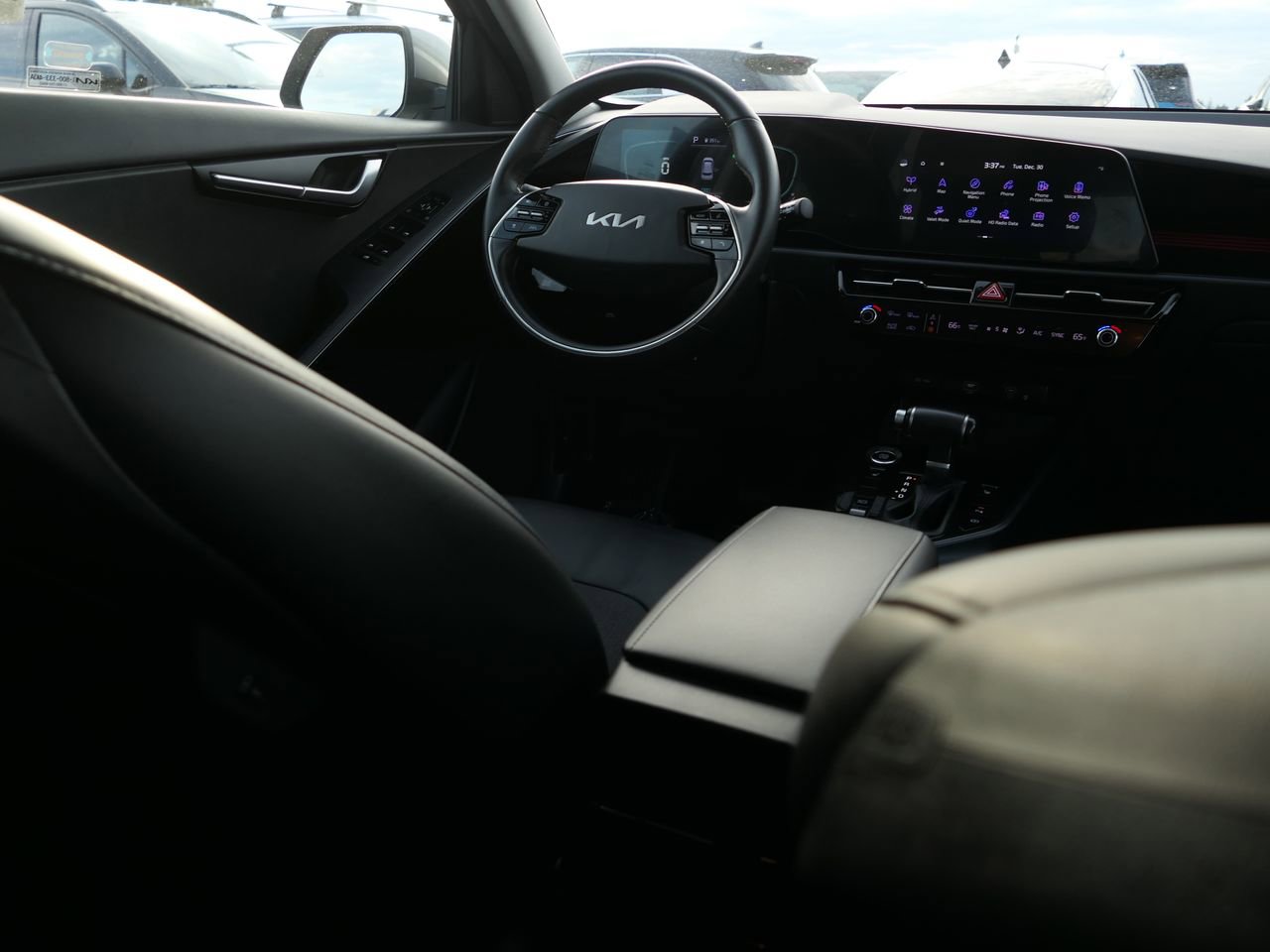 Used 2023 Kia Niro EX image 29