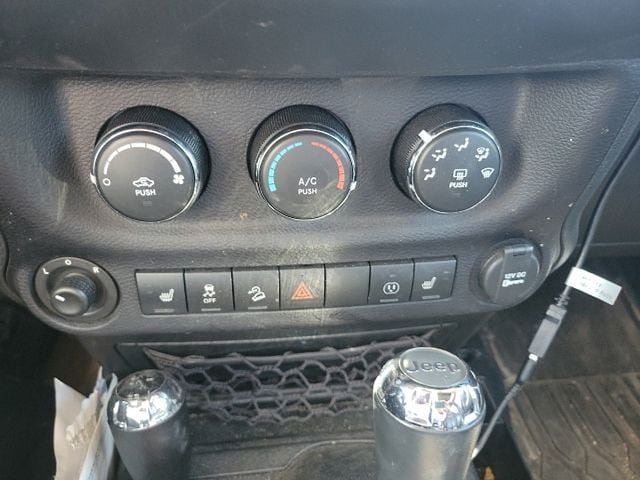 Used 2016 Jeep Wrangler Unlimited Rubicon w/ Dual Top Group AWD/4WD image 26