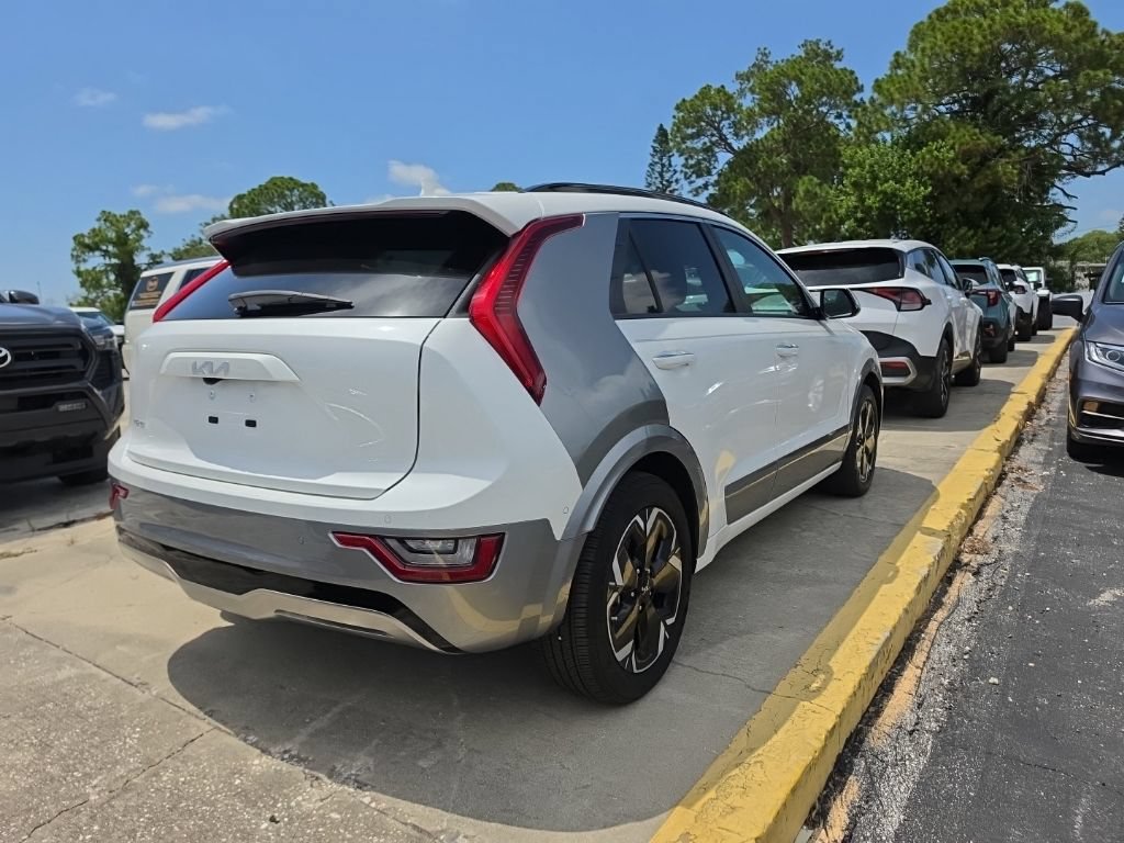 Certified 2023 Kia Niro Wave FWD image 14