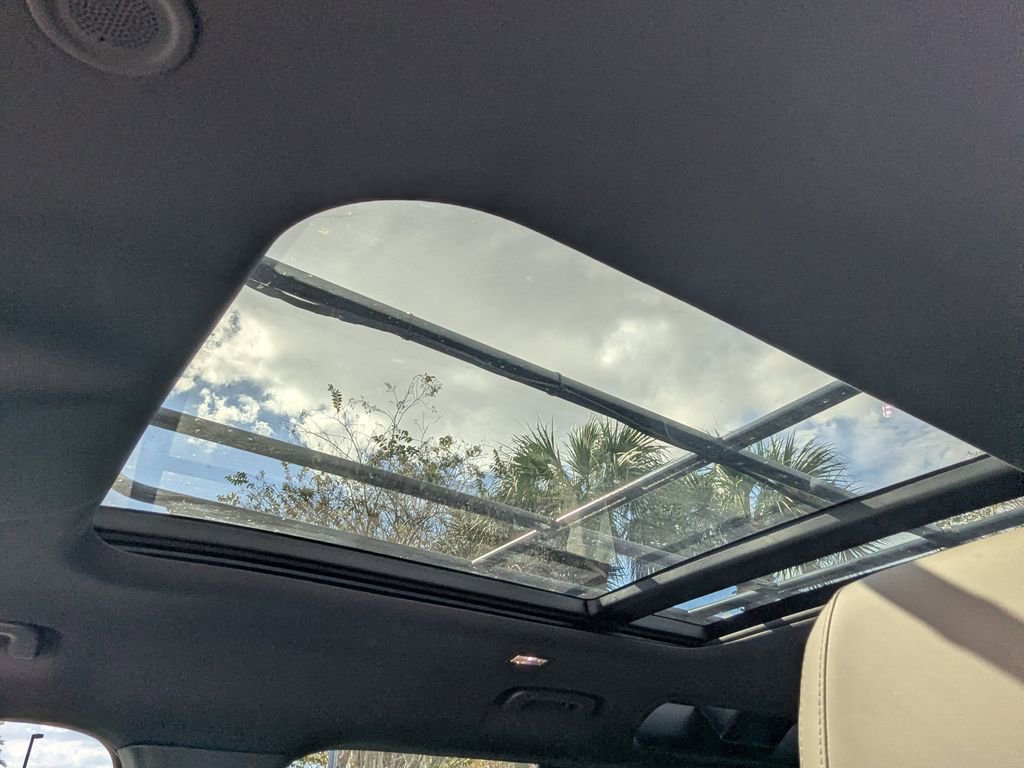 Used 2023 Land Rover Defender 110 X-Dynamic SE image 7