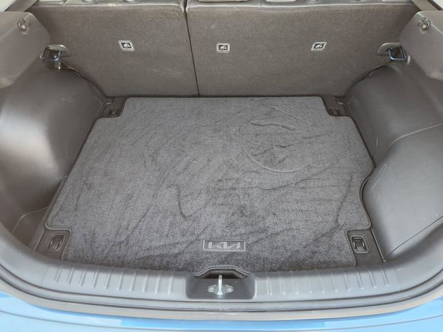 Used 2023 Kia Niro SX Touring image 28