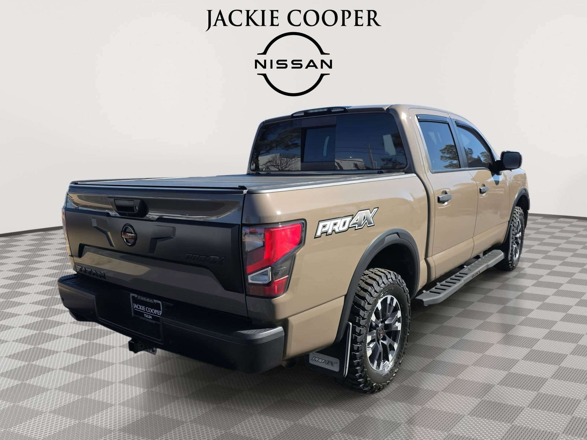 Used 2021 Nissan Titan PRO-4X w/ Pro-4x Utility Package image 5