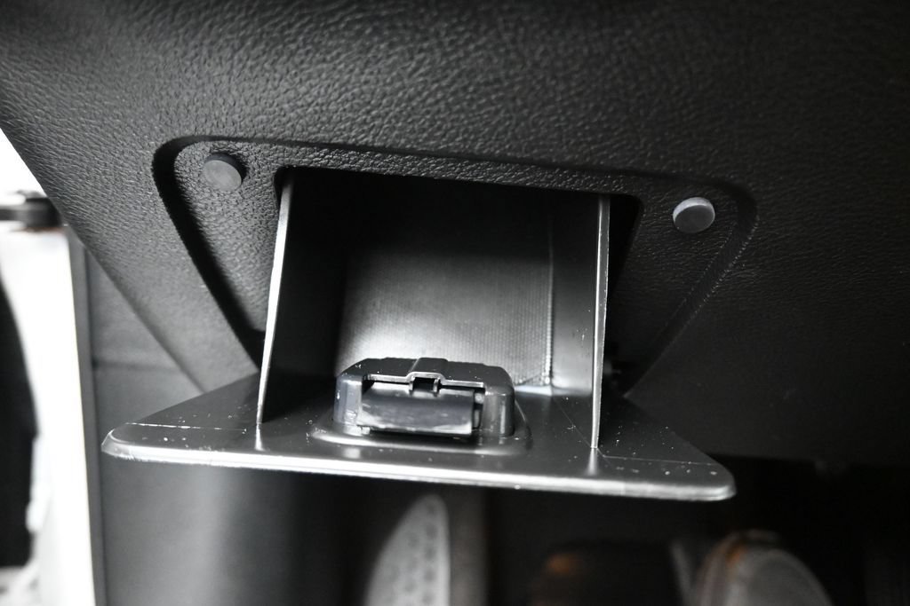 Used 2019 Jeep Cherokee Latitude Plus w/ Cold Weather Group AWD/4WD image 28
