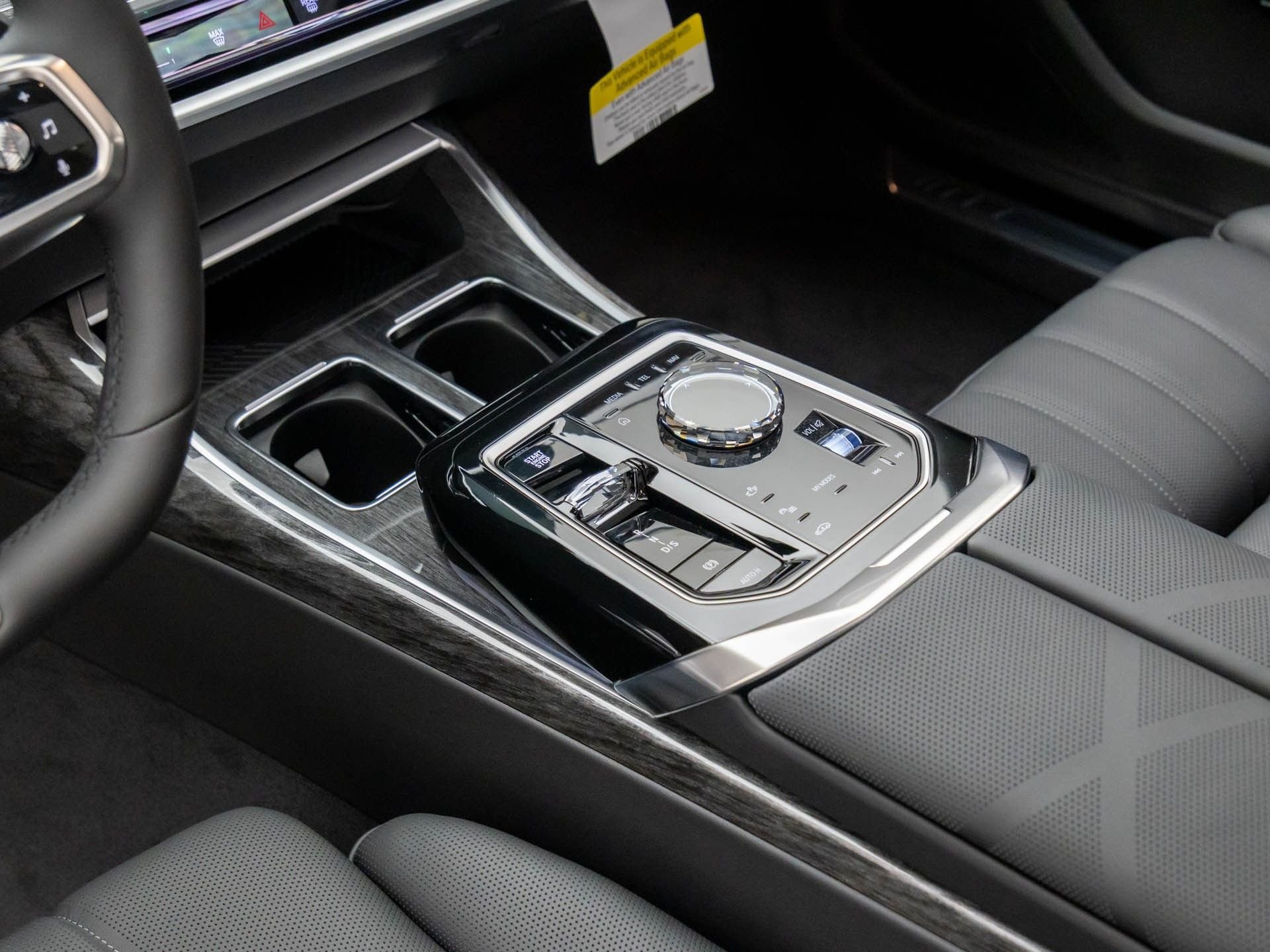 New 2025 BMW 750e xDrive AWD/4WD image 13