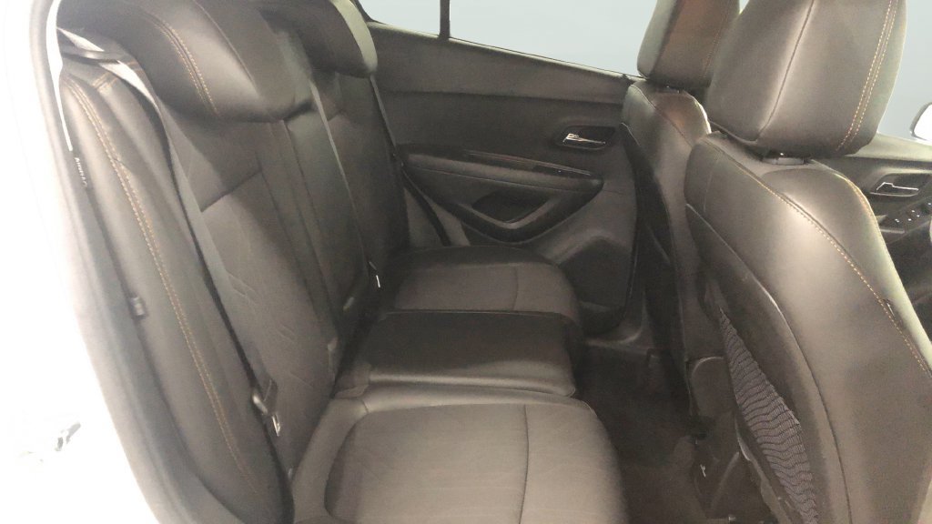 Used 2020 Chevrolet Trax LT w/ LT Convenience Package AWD/4WD image 15