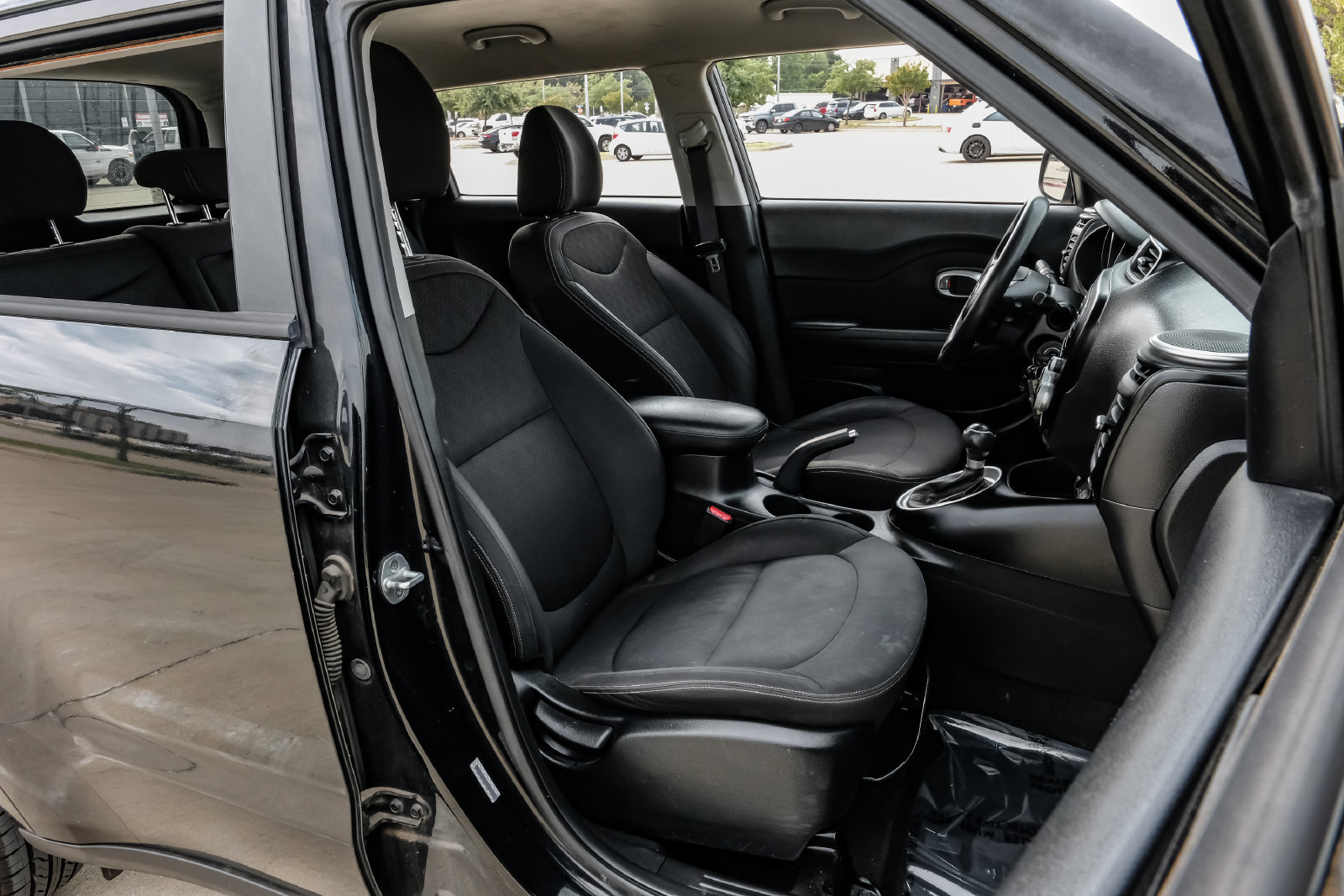 Used 2014 Kia Soul FWD image 29