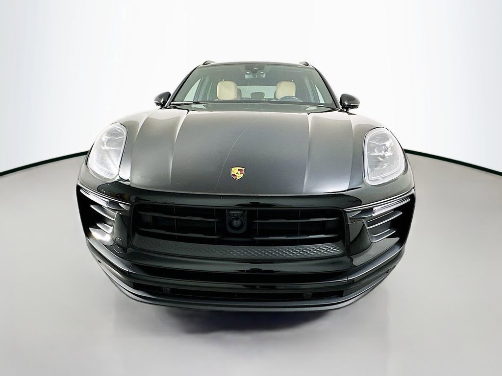 Certified 2023 Porsche Macan AWD/4WD image 6