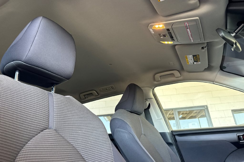 Used 2023 Toyota Highlander L FWD image 15