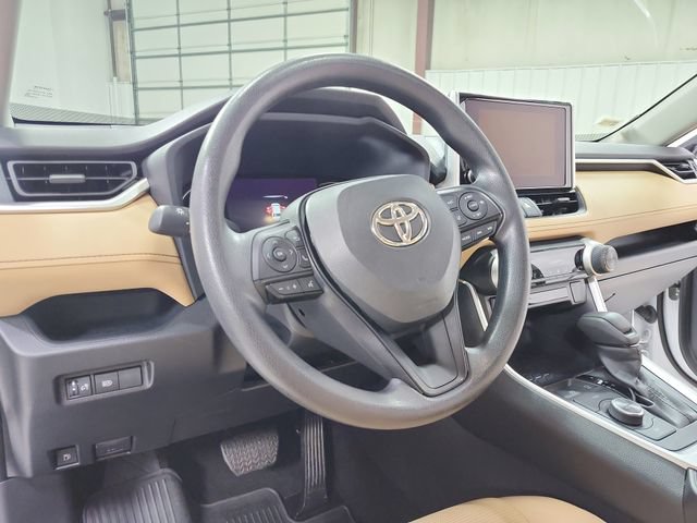 Used 2023 Toyota RAV4 LE AWD/4WD image 19