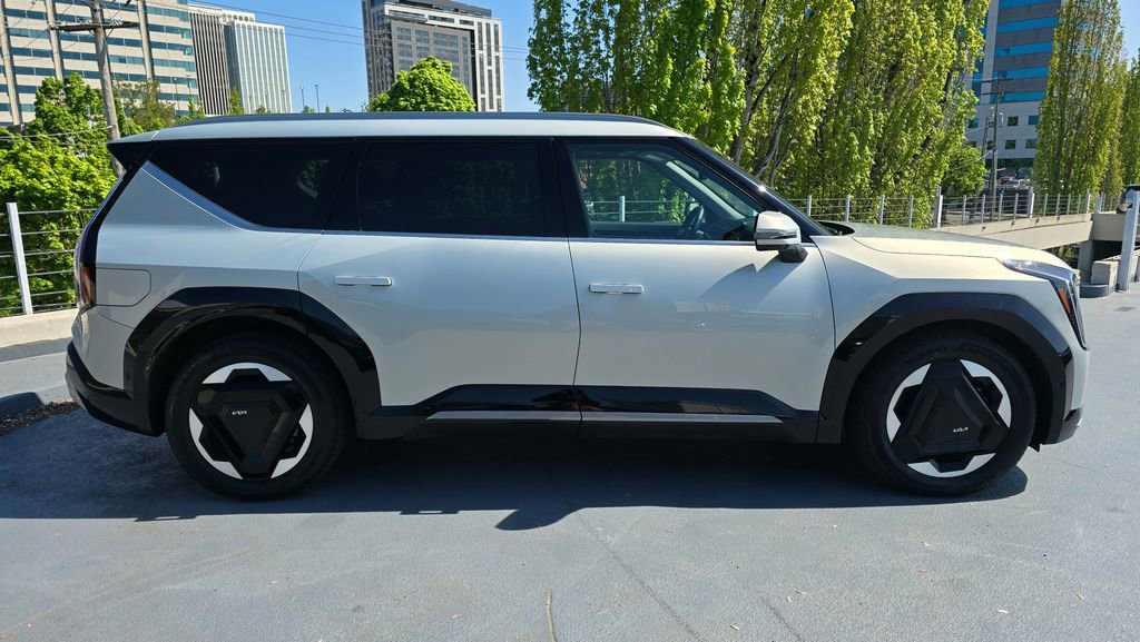 Certified 2024 Kia EV9 Land AWD/4WD image 3