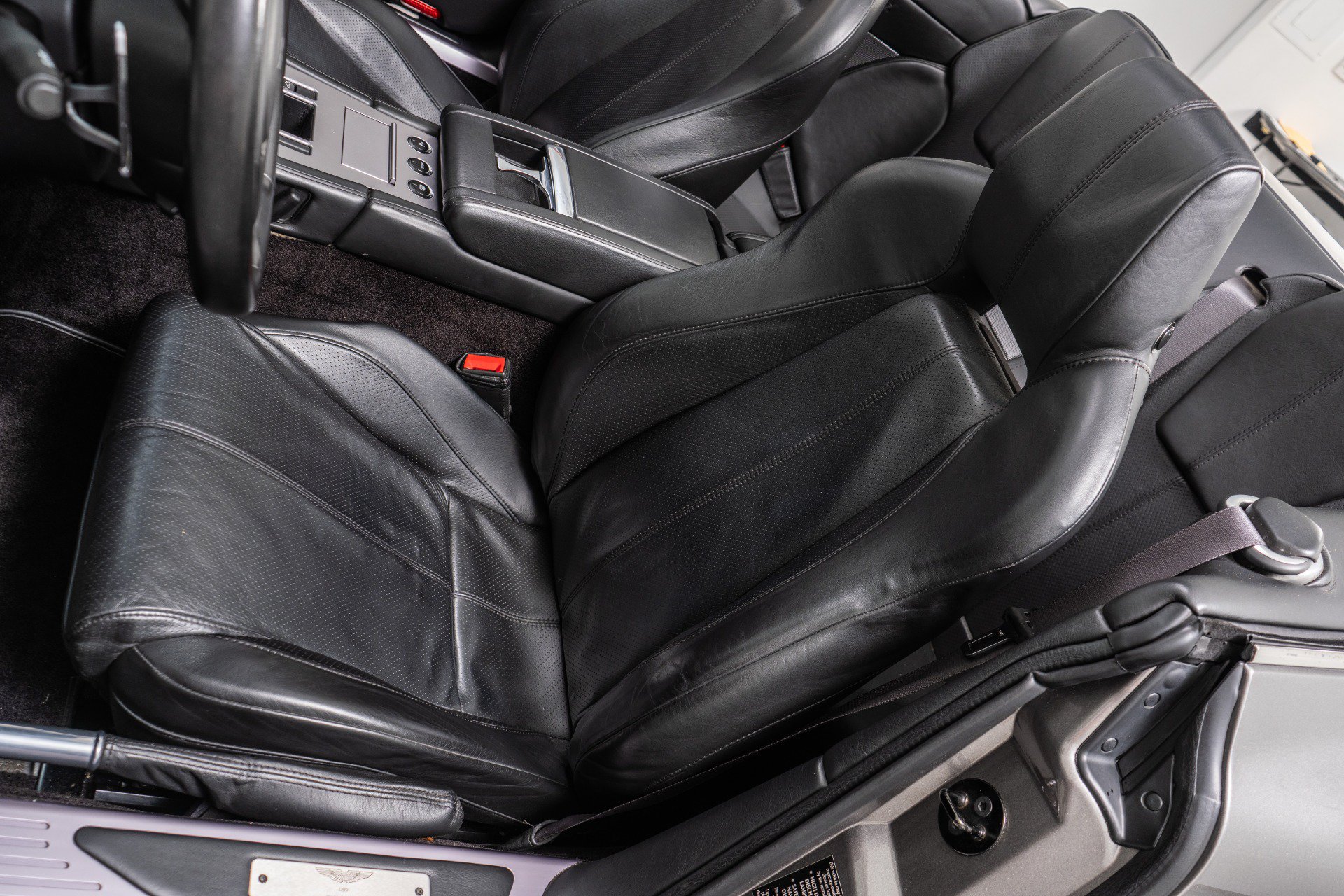 Used 2008 Aston Martin DB9 Volante RWD image 23