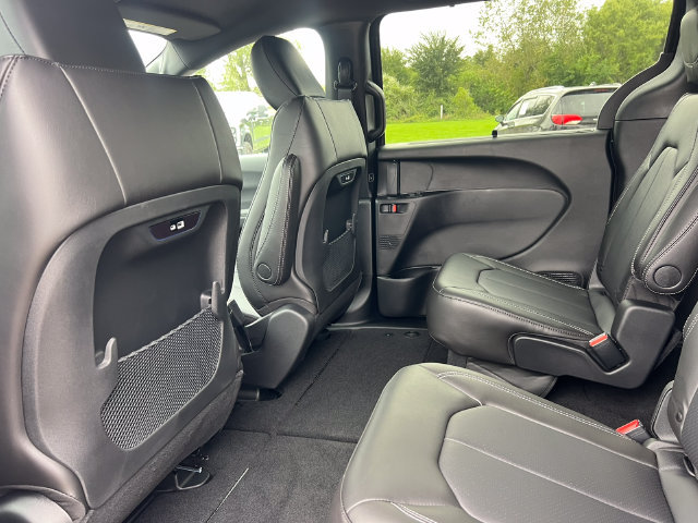 New 2027 Chrysler Pacifica Select AWD/4WD image 30