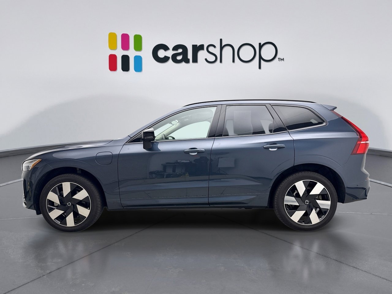 Used 2025 Volvo XC60 T8 Plus w/ Protection Package Premier AWD/4WD image 2