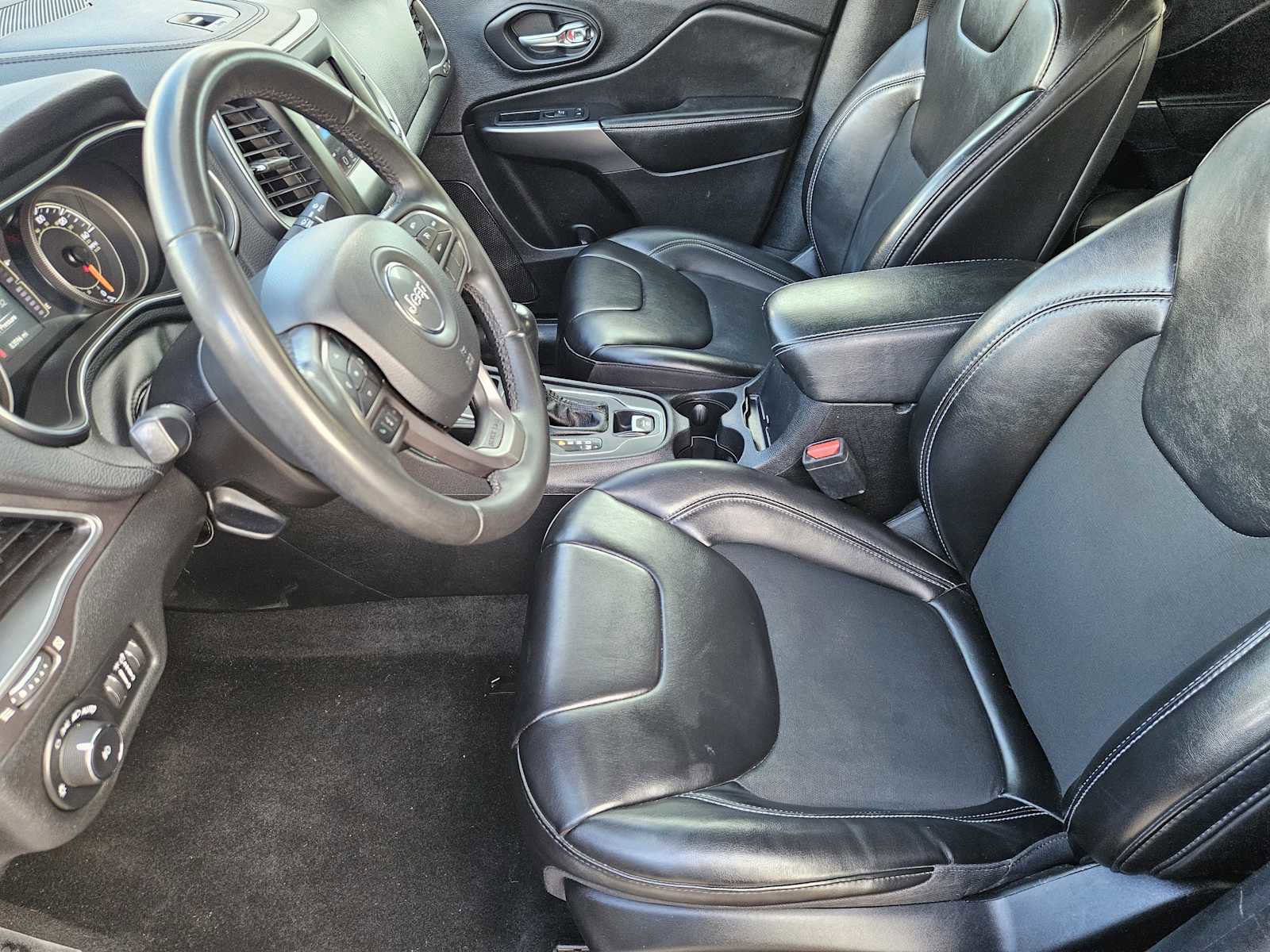 Used 2020 Jeep Cherokee Latitude Plus FWD image 12