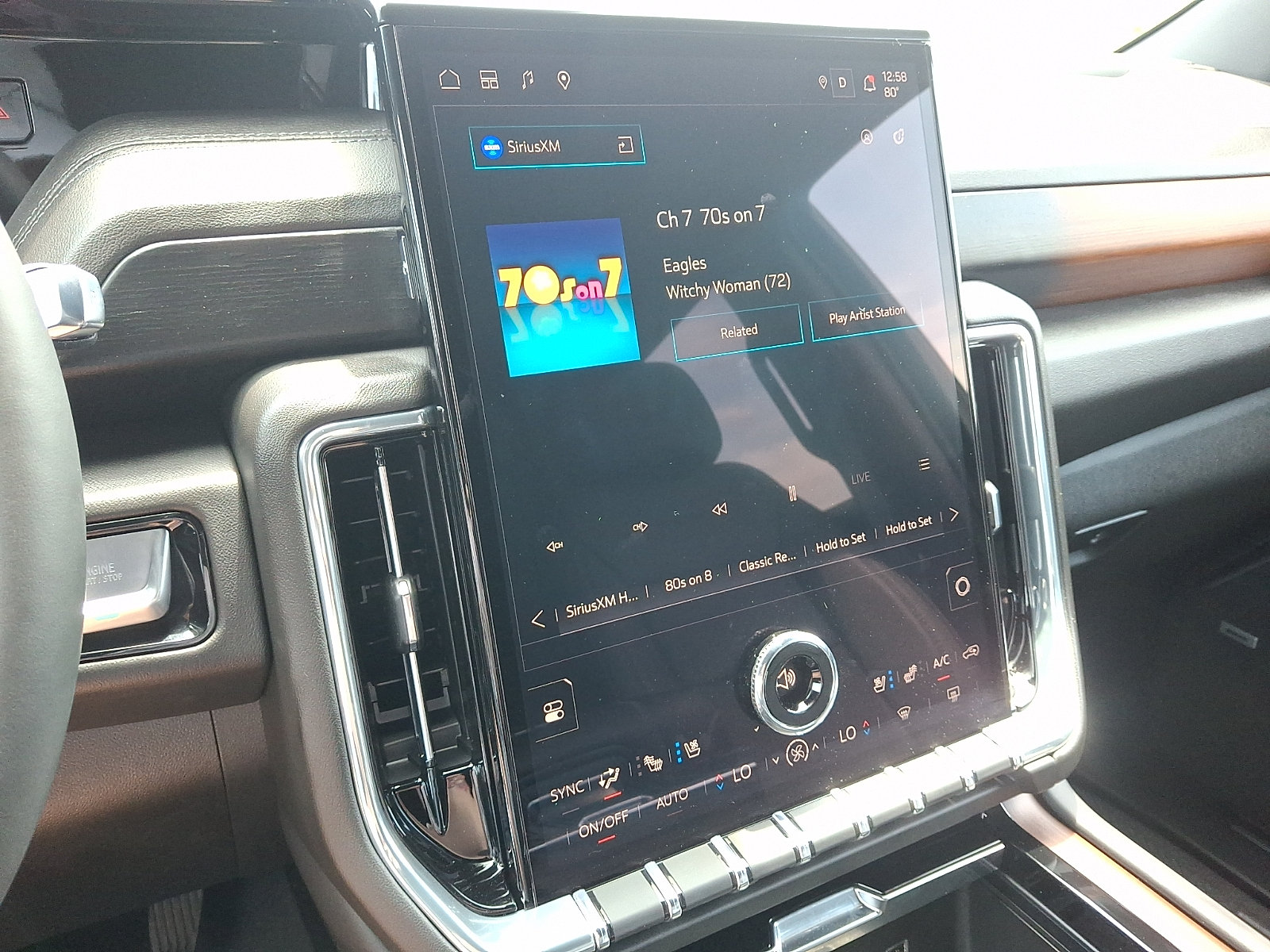 Certified 2025 GMC Yukon XL Denali w/ Sun & Power Step Package AWD/4WD image 18