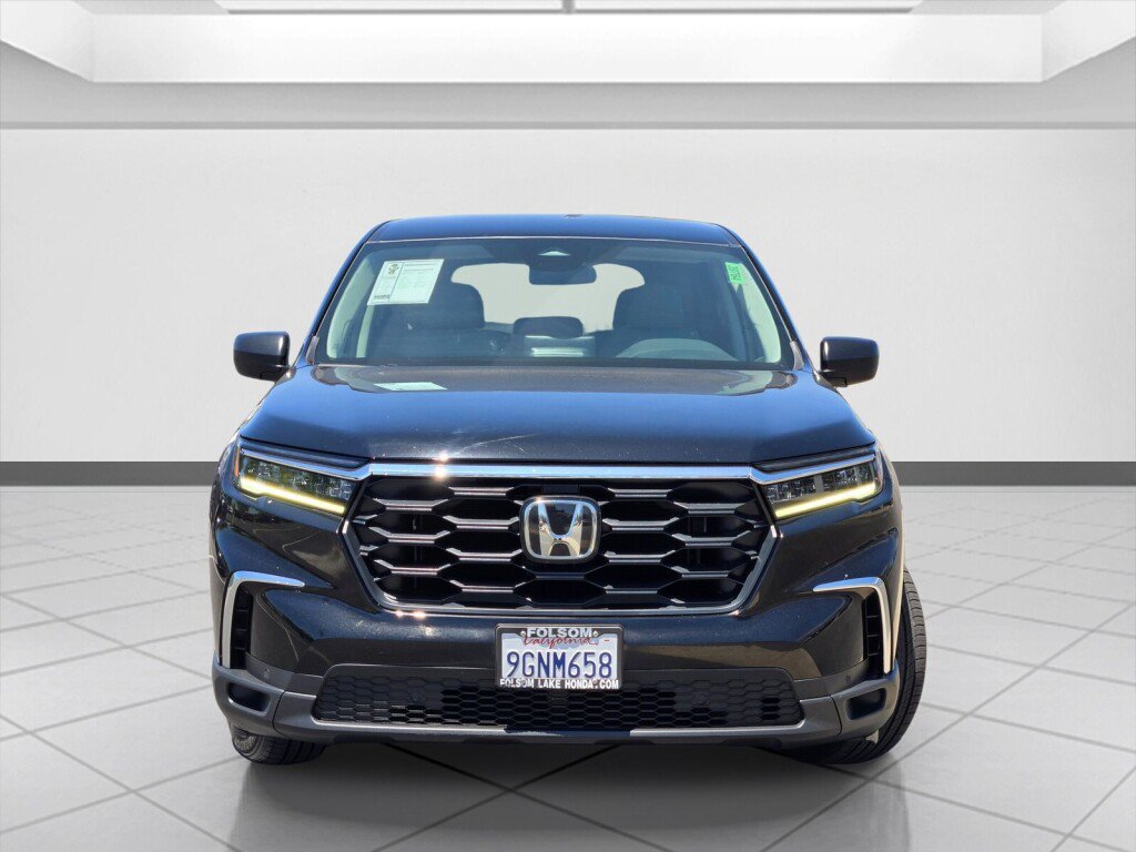 Used 2023 Honda Pilot LX image 2