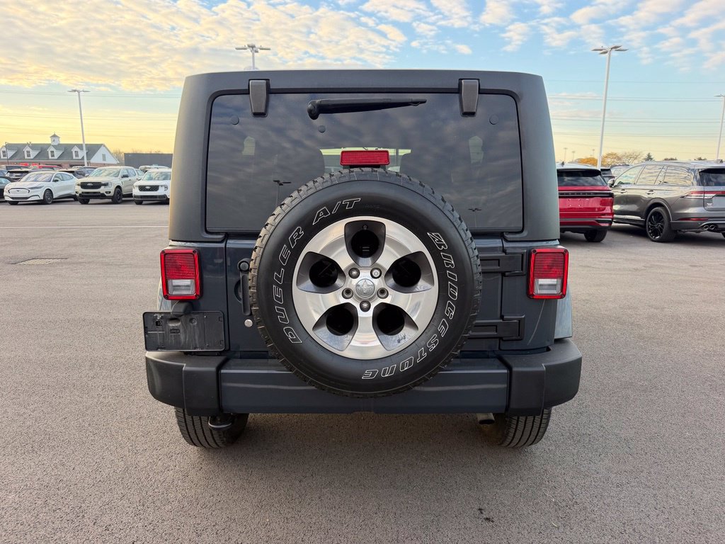Used 2017 Jeep Wrangler Unlimited Sahara w/ Connectivity Group AWD/4WD image 7