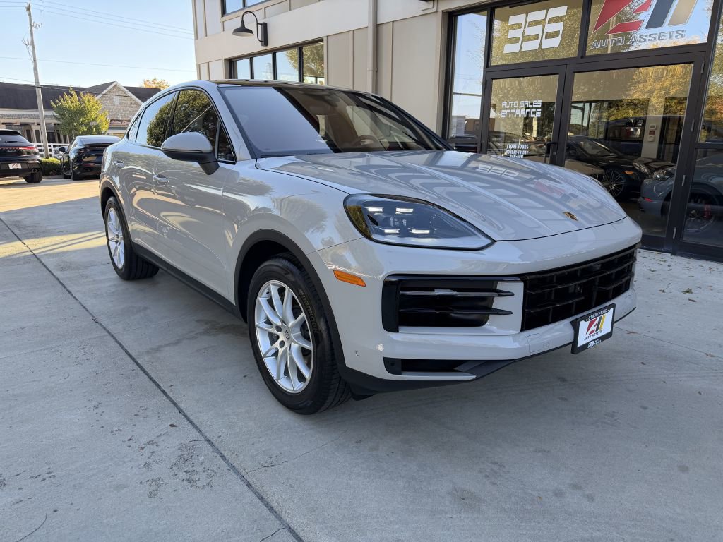 Used 2024 Porsche Cayenne Coupe image 3
