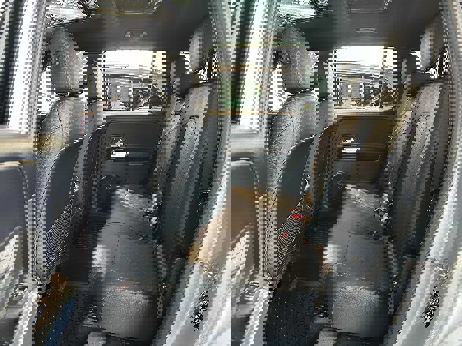 Used 2025 Mercedes-Benz GLB 250 4MATIC image 16