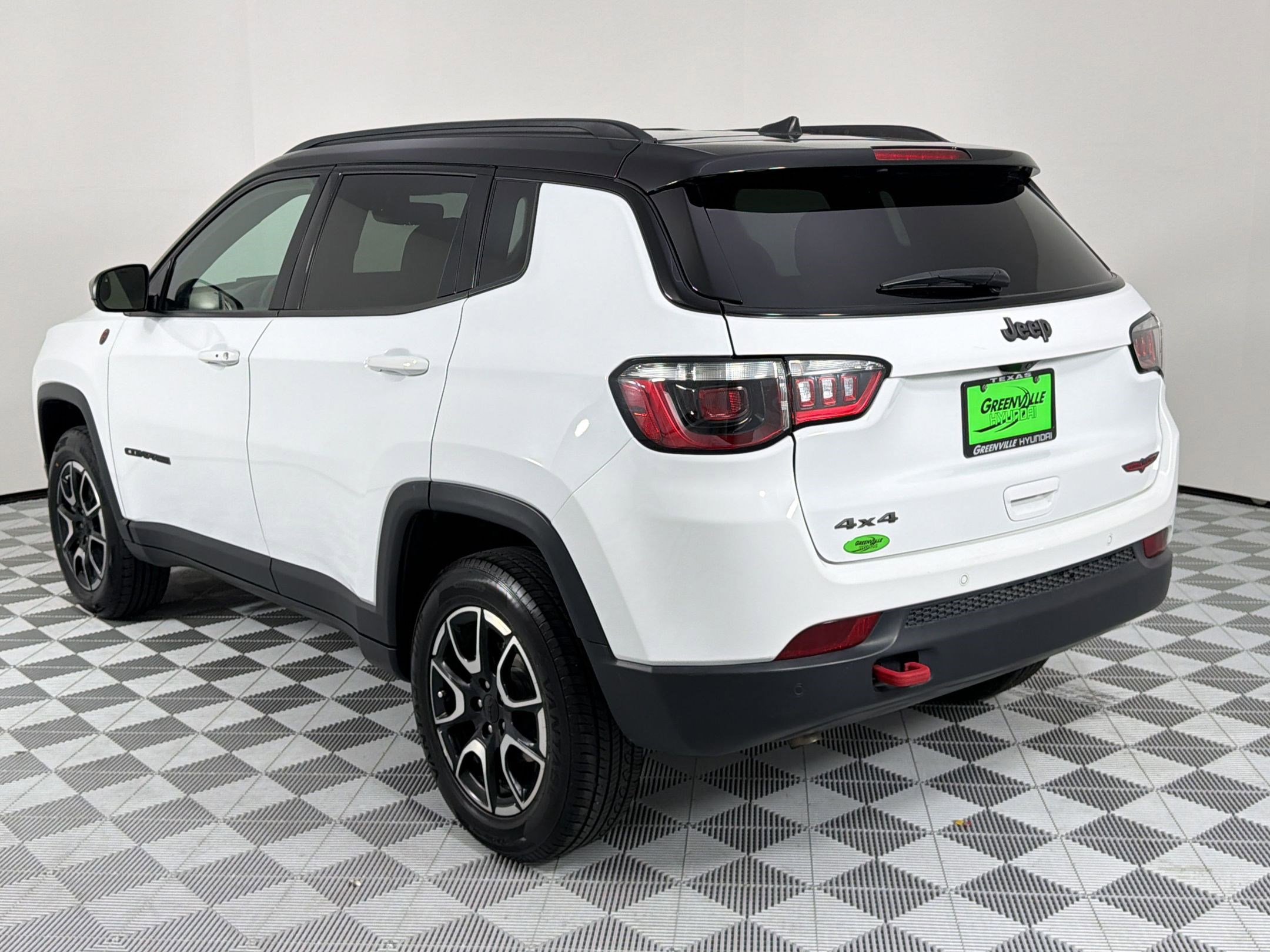 Used 2024 Jeep Compass Trailhawk image 3