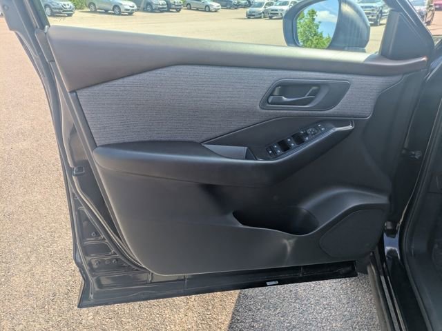 Used 2023 Nissan Rogue S AWD/4WD image 18