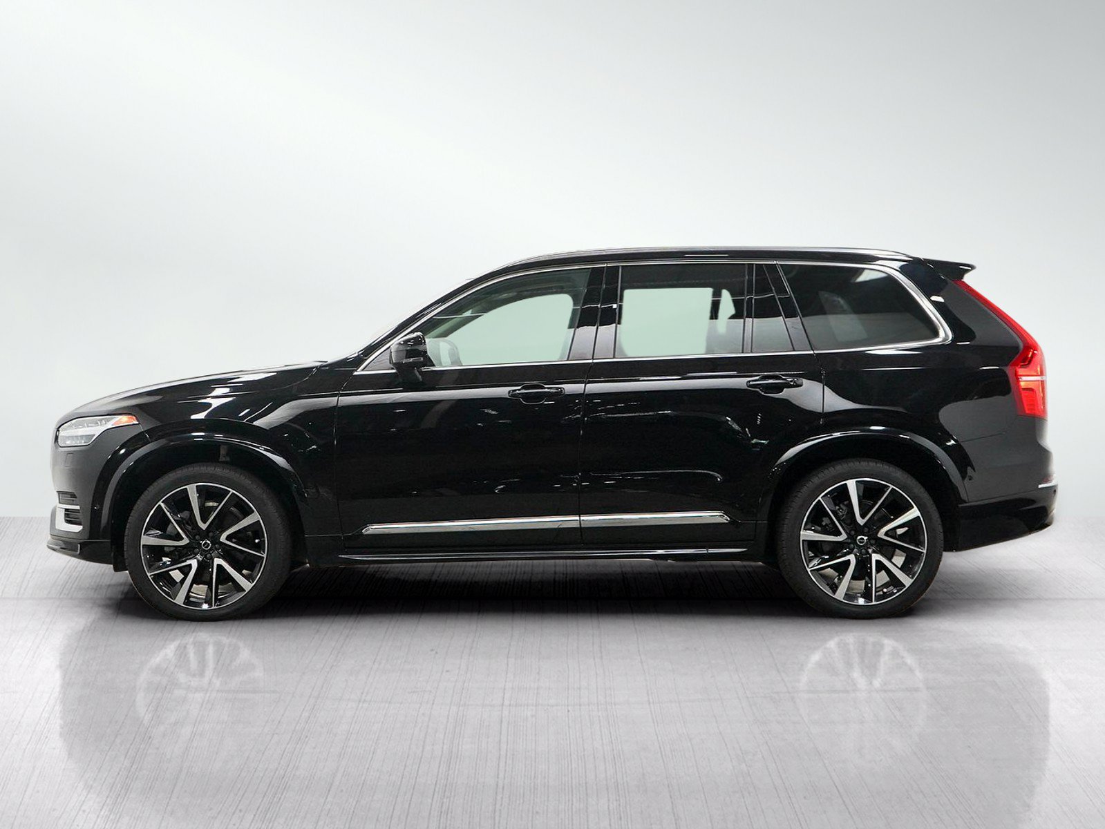 Used 2023 Volvo XC90 B6 Plus w/ Protection Package Premier AWD/4WD image 2