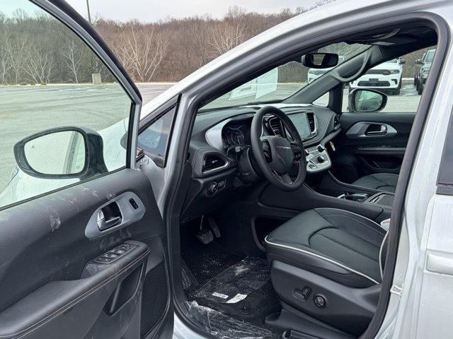 New 2026 Chrysler Pacifica Limited w/ S Appearance Package FWD image 14