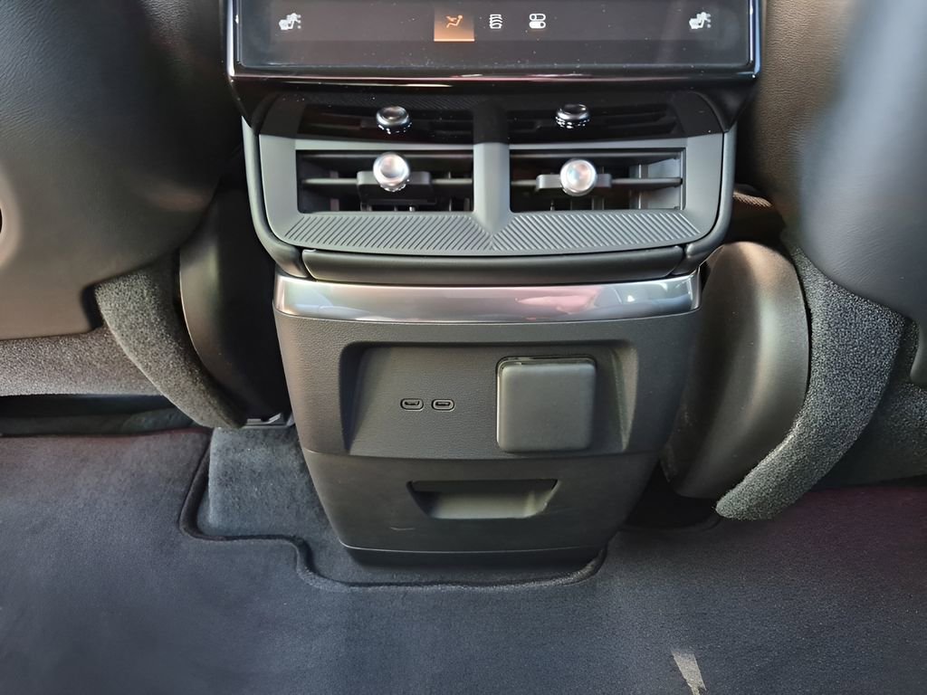 New 2026 Cadillac Vistiq Luxury AWD/4WD image 23