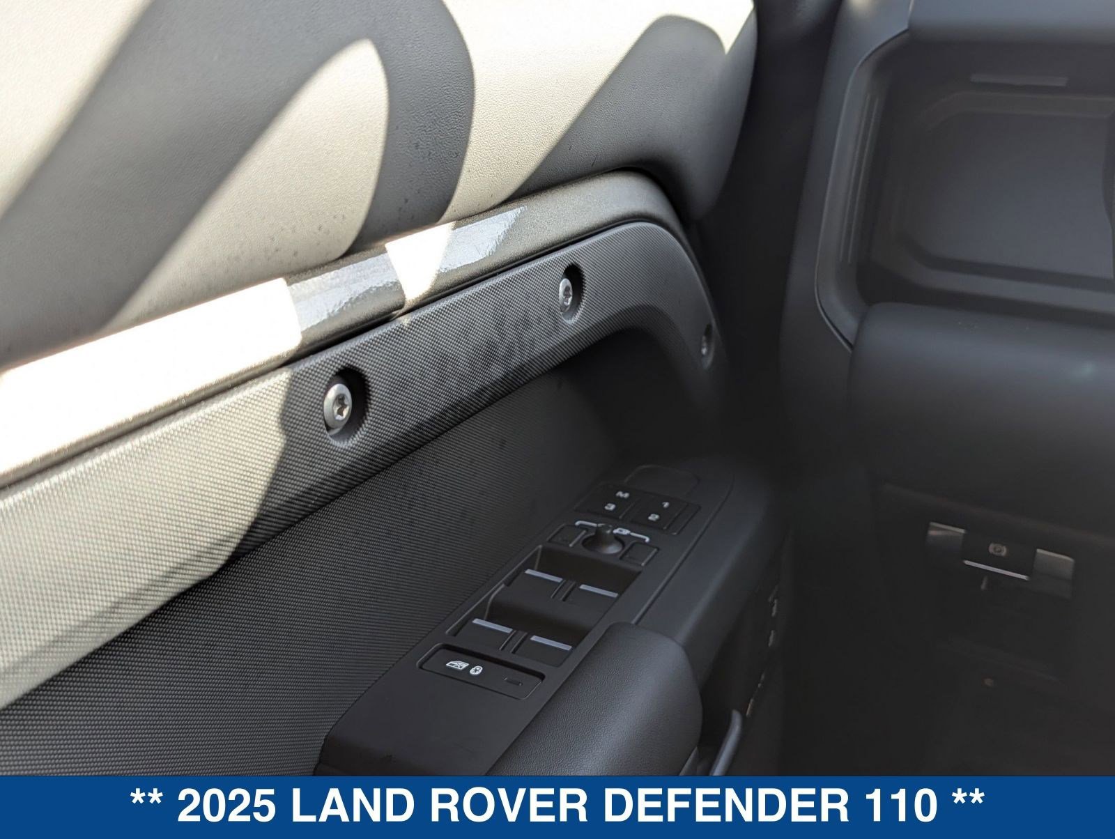 Used 2025 Land Rover Defender 110 S image 24