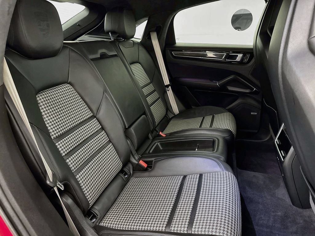 Used 2022 Porsche Cayenne GTS AWD/4WD image 27