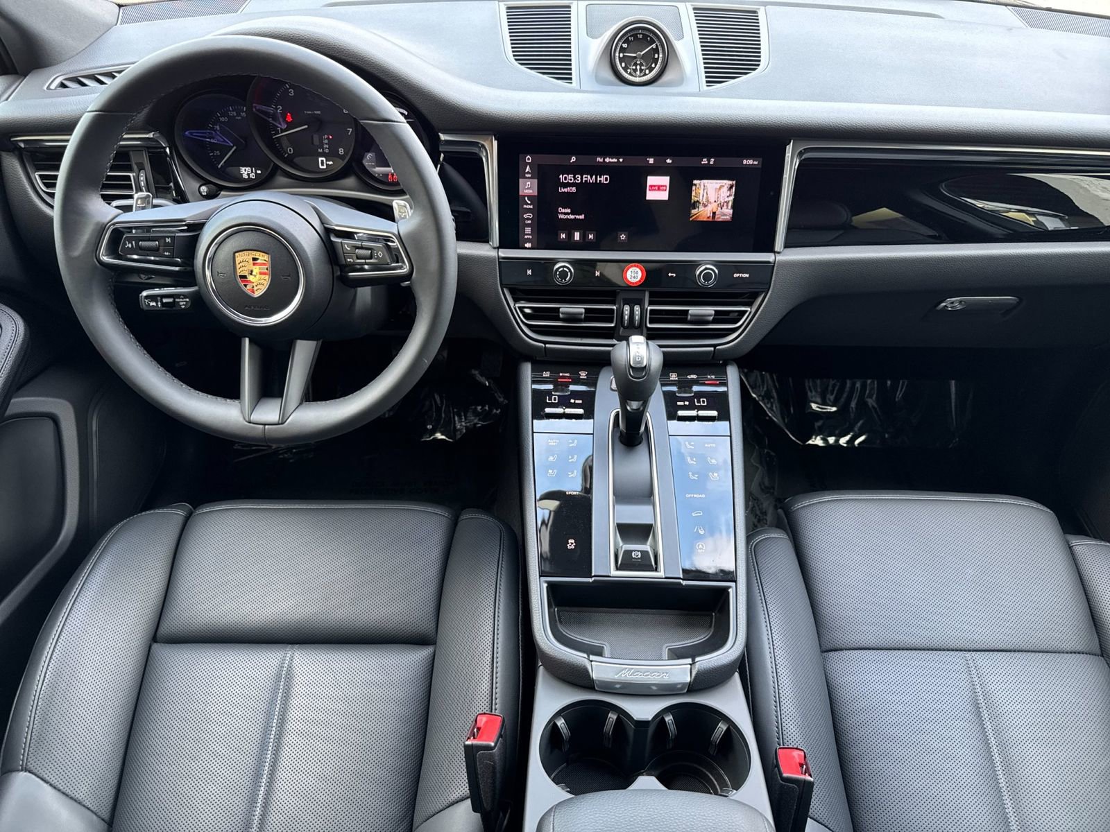 Certified 2026 Porsche Macan AWD/4WD image 6