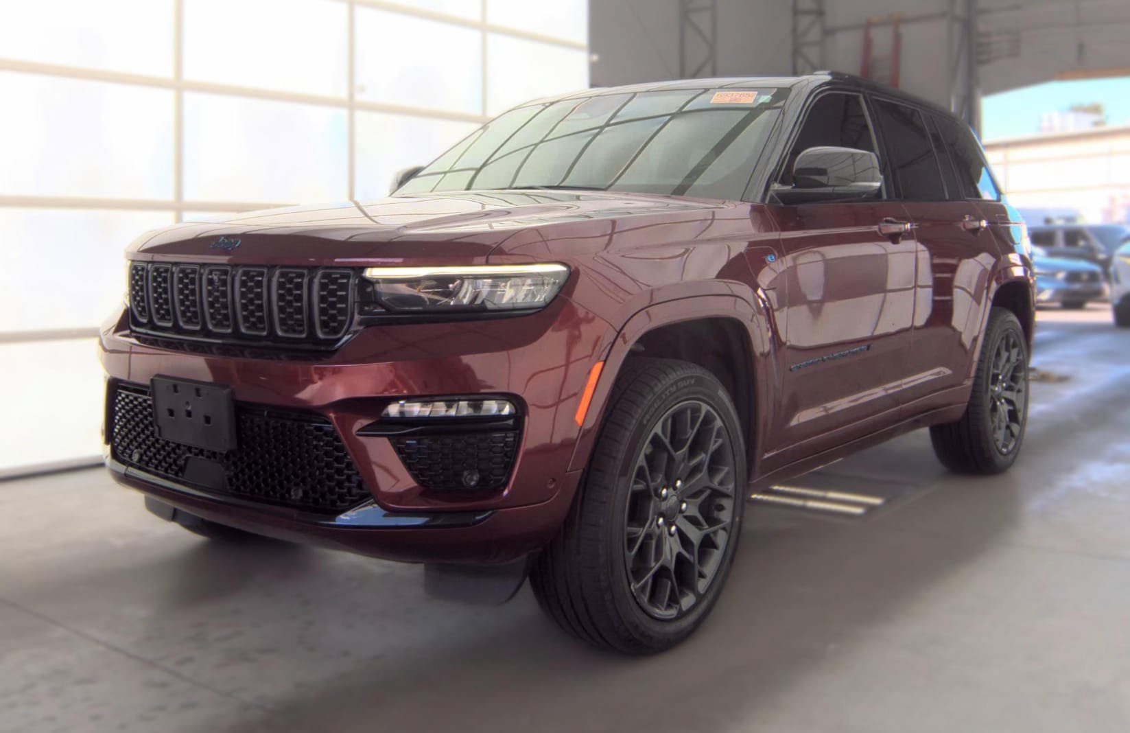 Used 2023 Jeep Grand Cherokee Summit w/ High Altitude Package AWD/4WD image 1