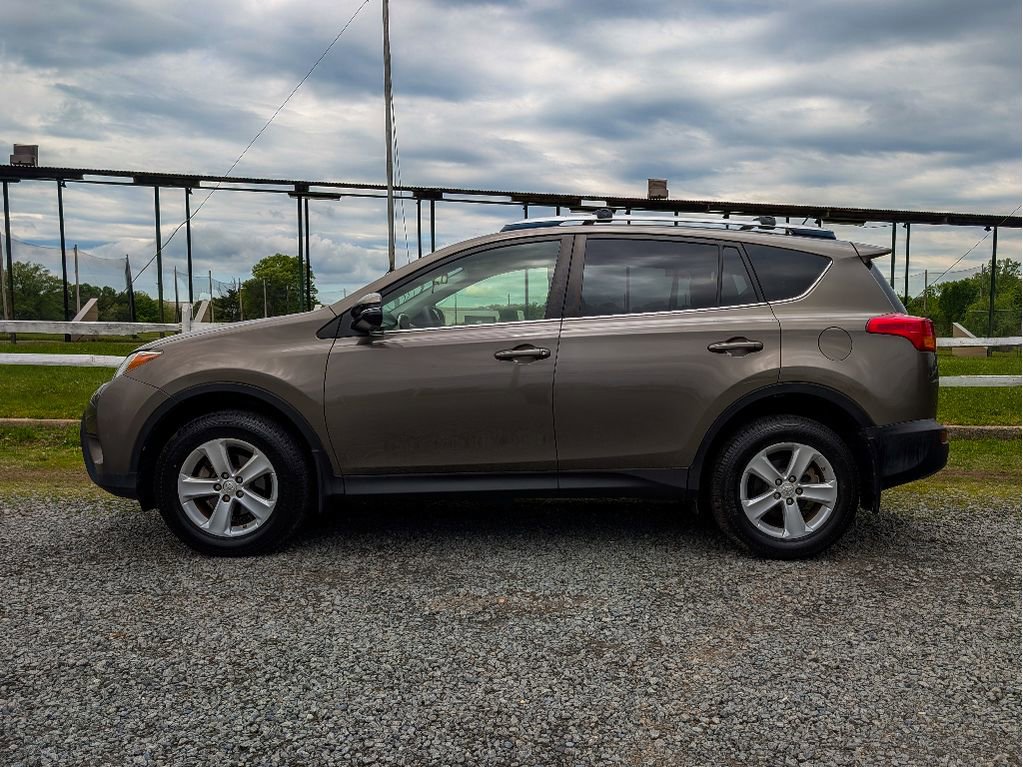 Used 2013 Toyota RAV4 XLE AWD/4WD image 9